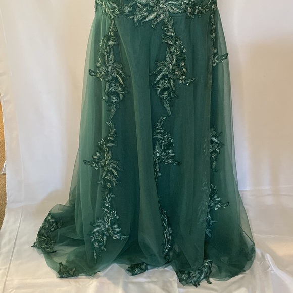 Plus size wedding dress, formal floor length gown unmarked size 24 - Picture 4 of 10